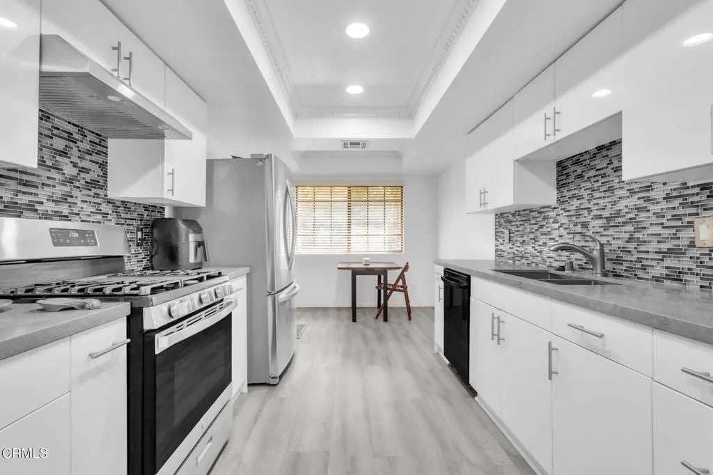640 S Lake 204