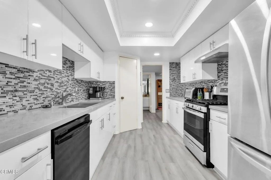 640 S Lake 204