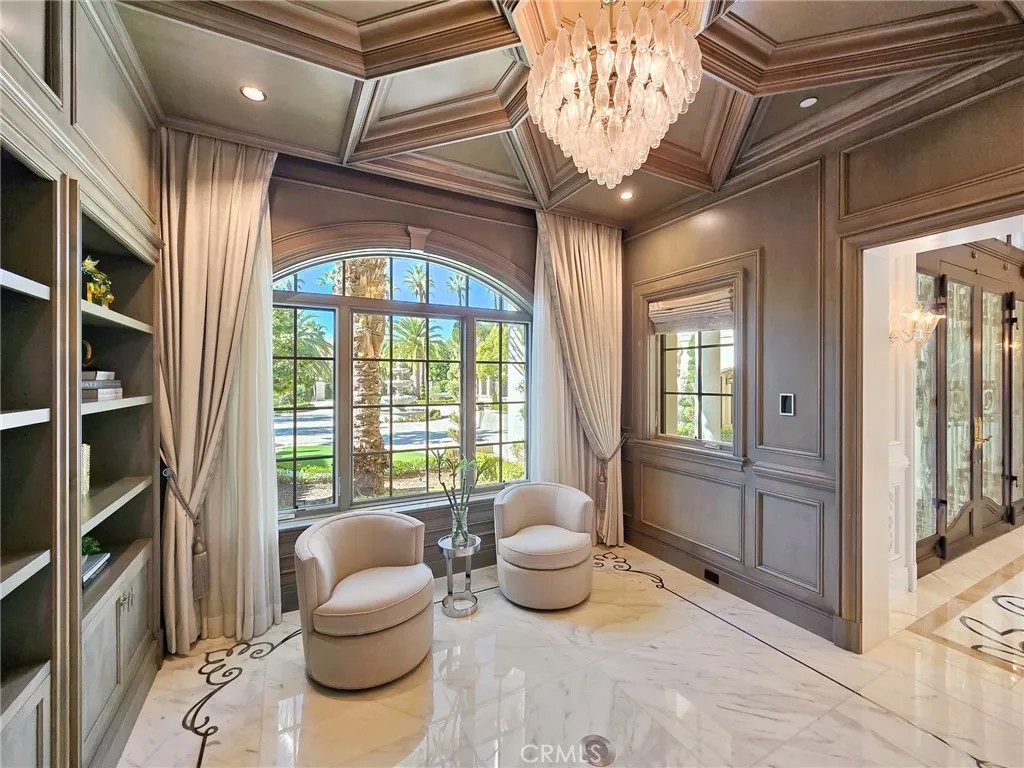 100 Palm Hill Lane
