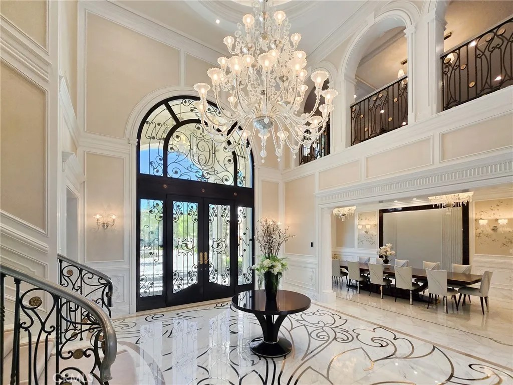 100 Palm Hill Lane