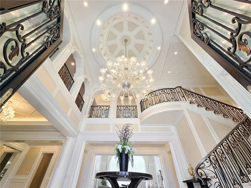 100 Palm Hill Lane