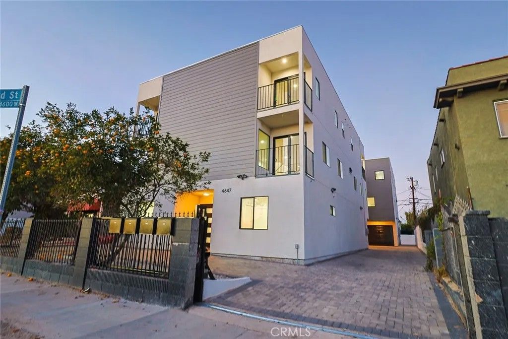 Photo of 4649 Pickford, Los Angeles, CA 90019 (MLS # BB25265966)