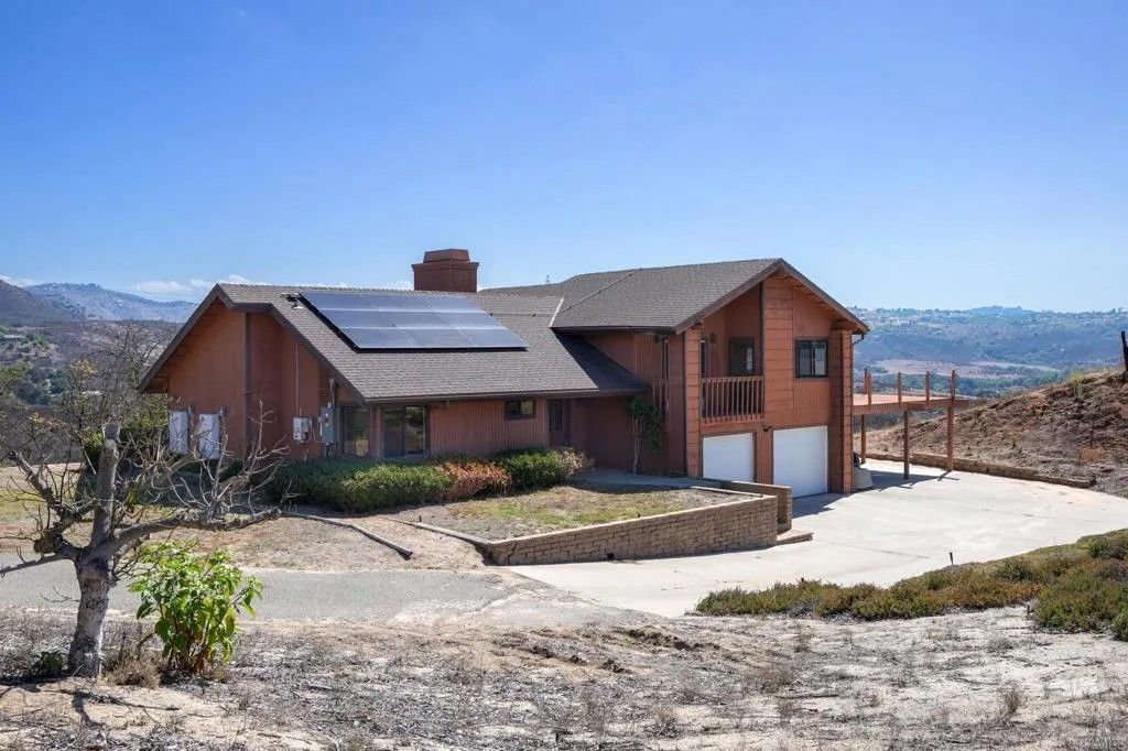 Photo of 11445 Calle Oro Verde, Valley Center, CA 92082 (MLS # NDP2509364)