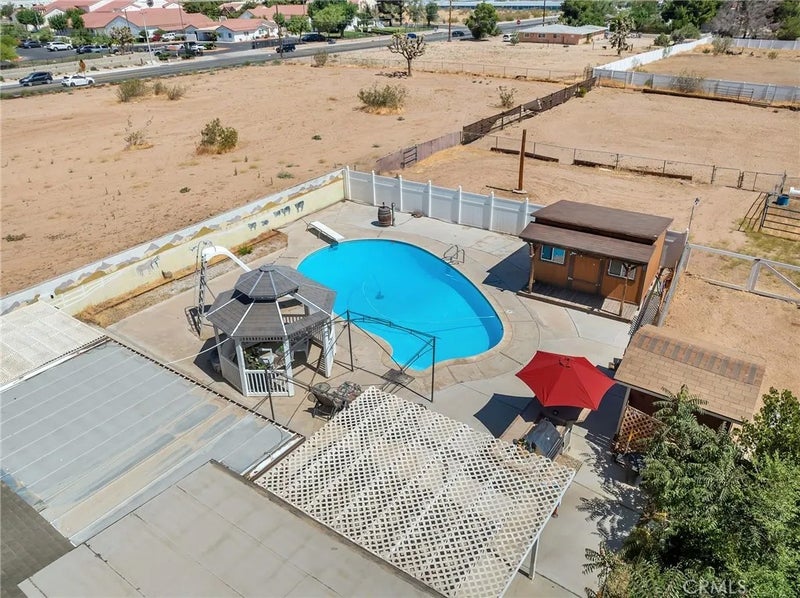 17598 Linden Street