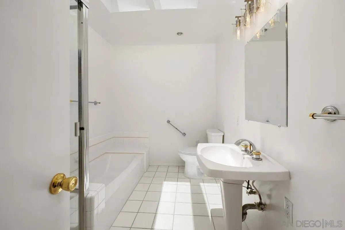 San Diego, California 92120, United States, 3 Bedrooms Bedrooms, ,2 BathroomsBathrooms,Residential,Active,167225