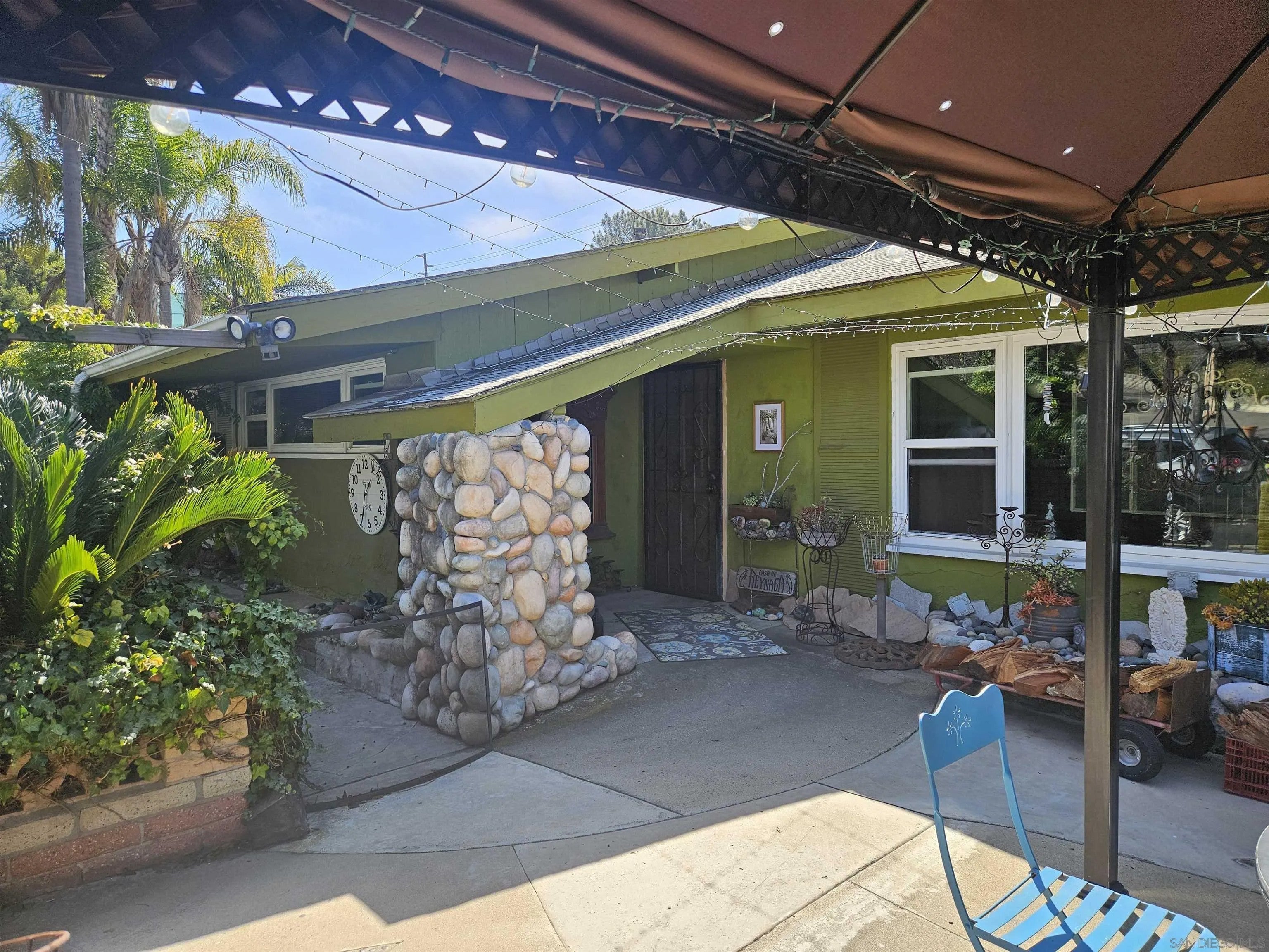 935 Encinitas Blvd