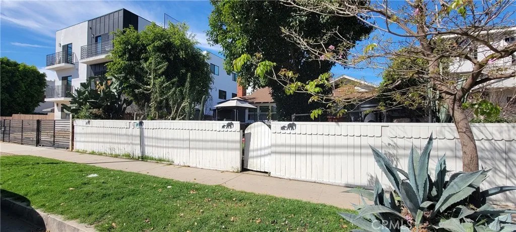 6467 Woodley