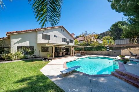 Tiny photo for 27641 Sutters Pointe Dr, Saugus, CA 91350 (MLS # SR25245417)