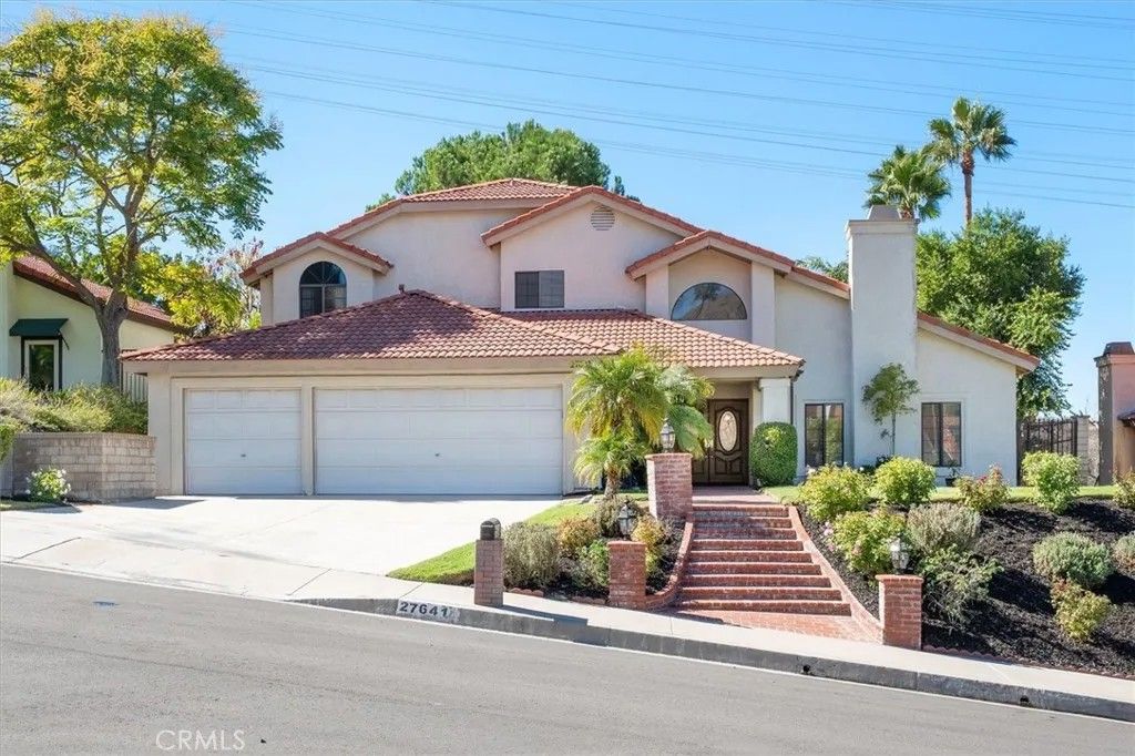 Photo of 27641 Sutters Pointe Dr, Saugus, CA 91350 (MLS # SR25245417)