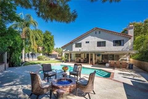 Tiny photo for 27641 Sutters Pointe Dr, Saugus, CA 91350 (MLS # SR25245417)