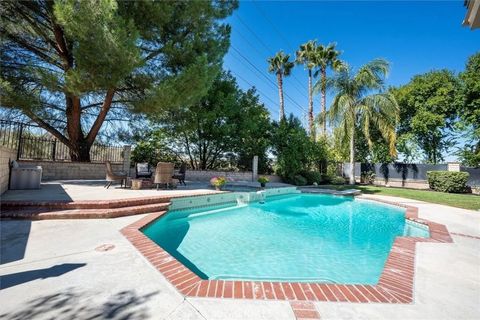 Tiny photo for 27641 Sutters Pointe Dr, Saugus, CA 91350 (MLS # SR25245417)