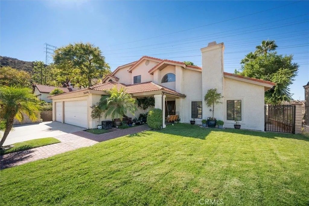 Photo of 27641 Sutters Pointe Dr, Saugus, CA 91350 (MLS # SR25245417)