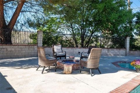 Tiny photo for 27641 Sutters Pointe Dr, Saugus, CA 91350 (MLS # SR25245417)