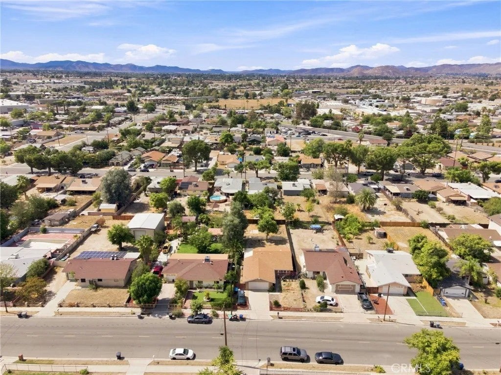 Photo of 352 N Brinton Street, San Jacinto, CA 92583 (MLS # CV26204200)