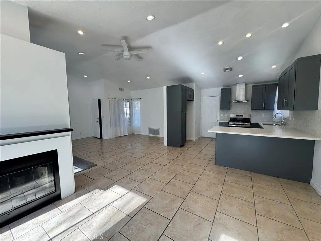 Photo of 3624 Garnet Ave, Rosamond, CA 93560 (MLS # SR26007616)