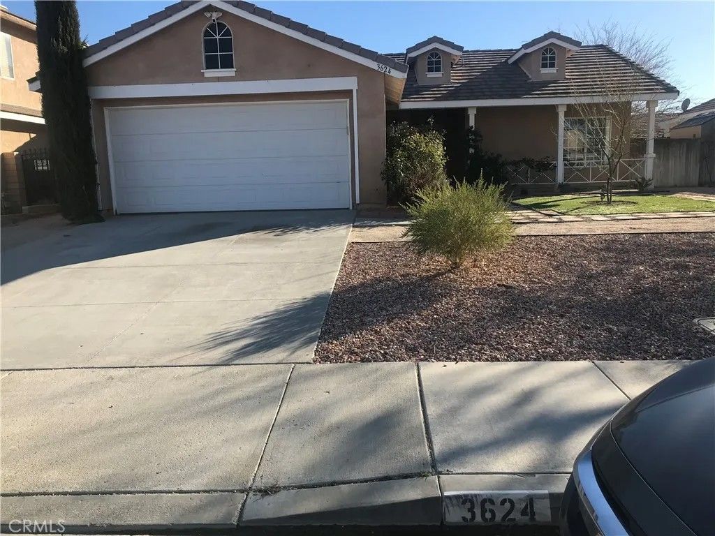 Photo of 3624 Garnet Ave, Rosamond, CA 93560 (MLS # SR26007616)