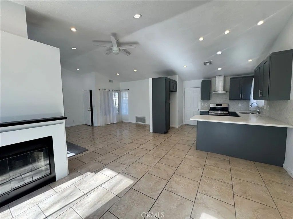 Photo of 3624 Garnet Ave, Rosamond, CA 93560 (MLS # SR26007616)