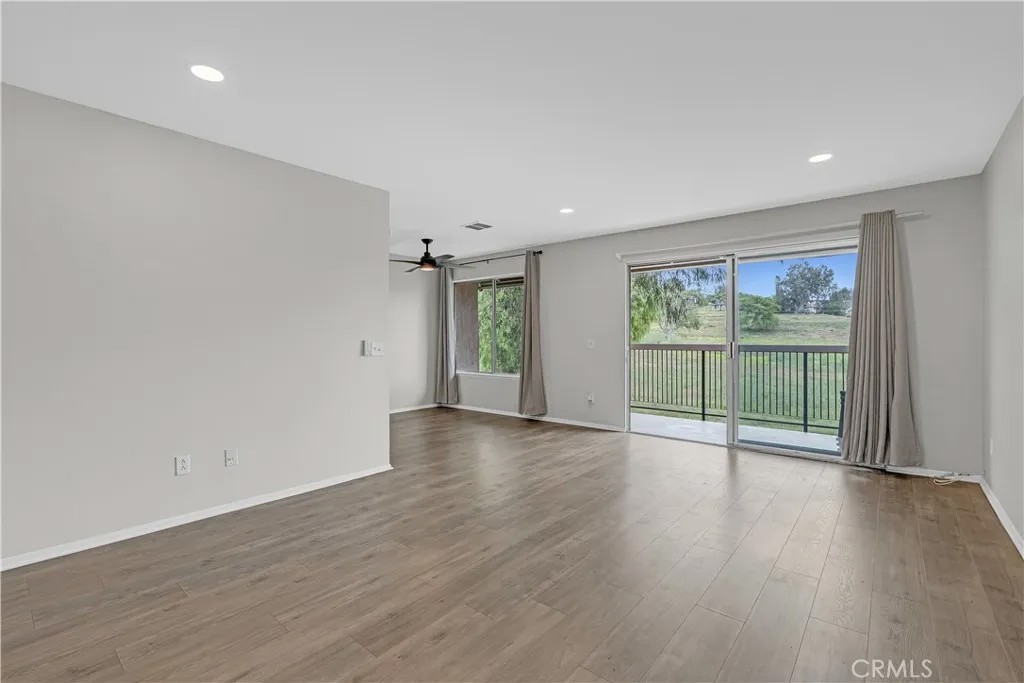 1525 Walnut Leaf Drive 214