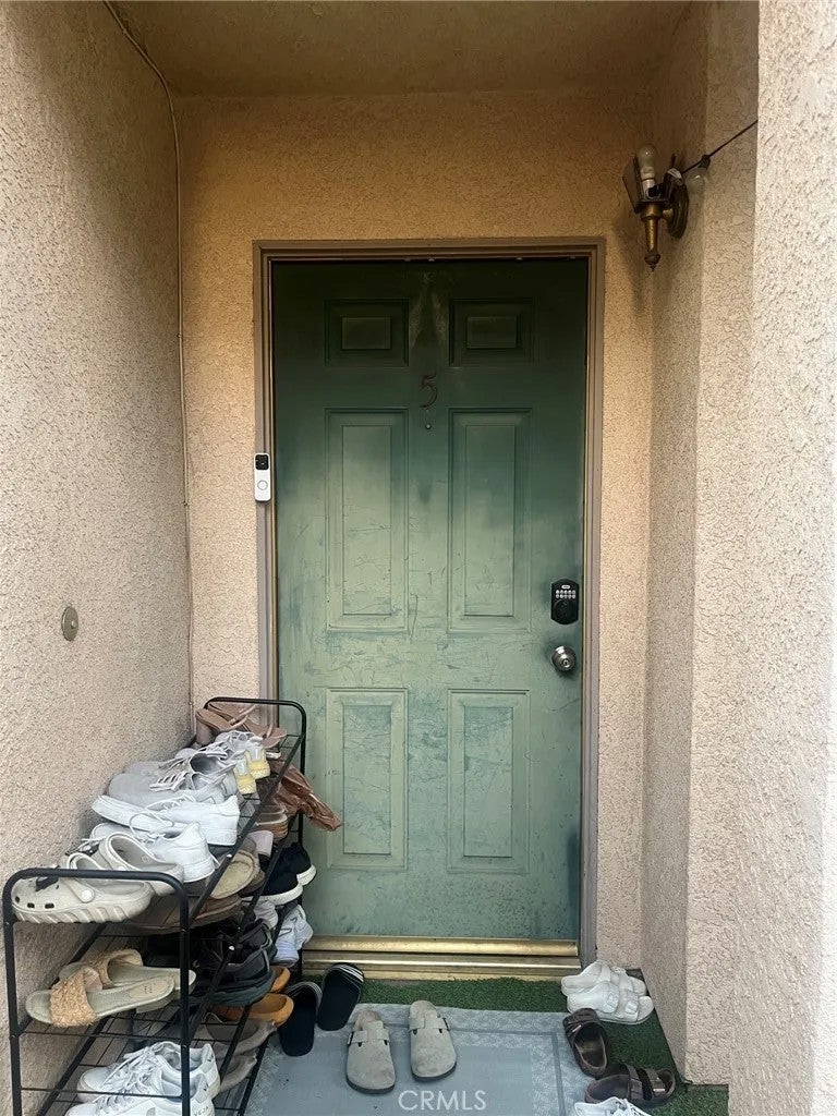 1235 E Carson 5