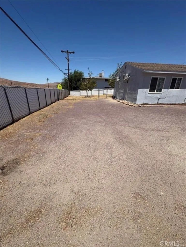 435 S 1st
