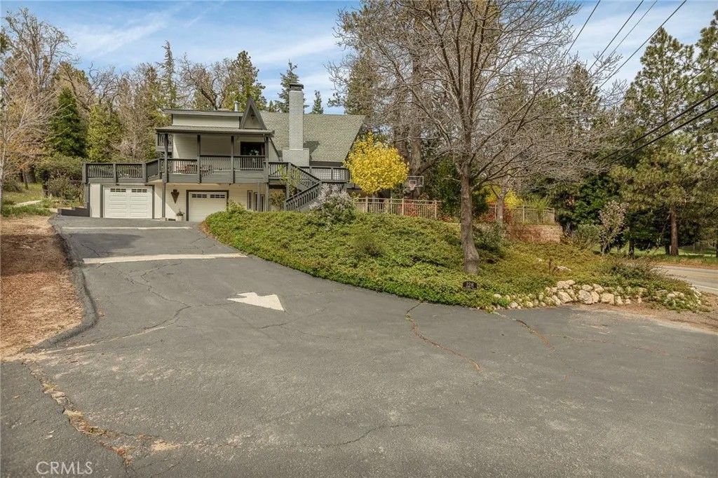 Photo of 128 Brentwood Drive, Lake Arrowhead, CA 92352 (MLS # IG26084166)
