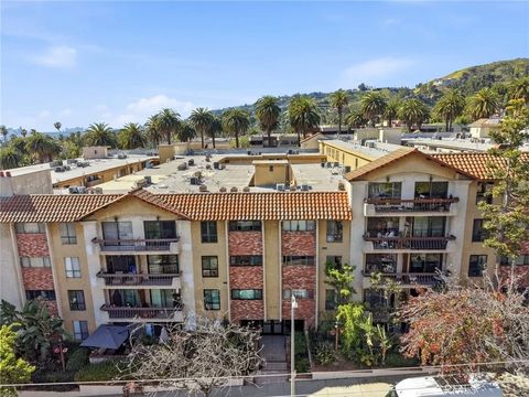 Photo of 1735 N Fuller Ave, Los Angeles, CA 90046 (MLS # CV26041078)