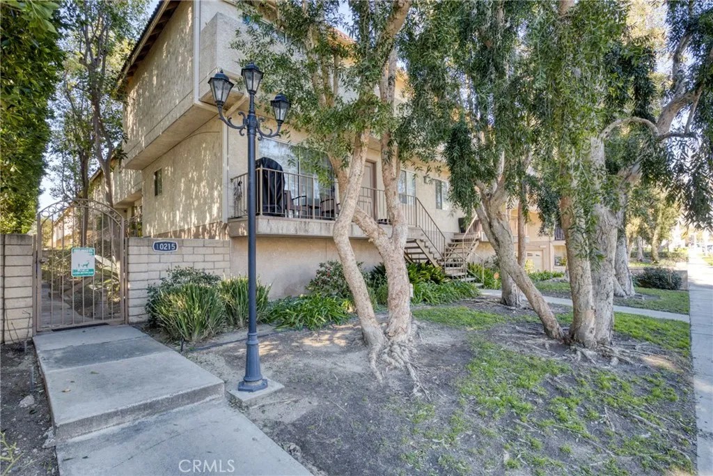 10215 Variel Avenue 7