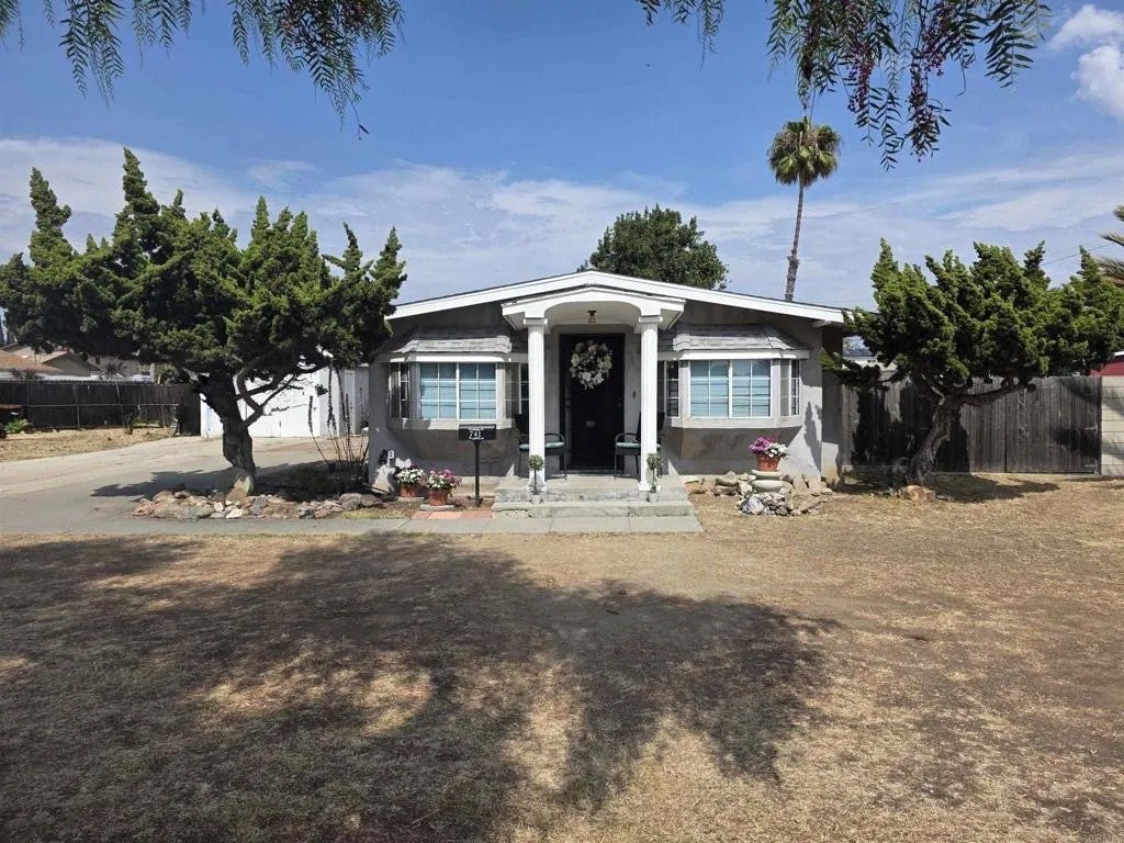 741 ELM AVE
