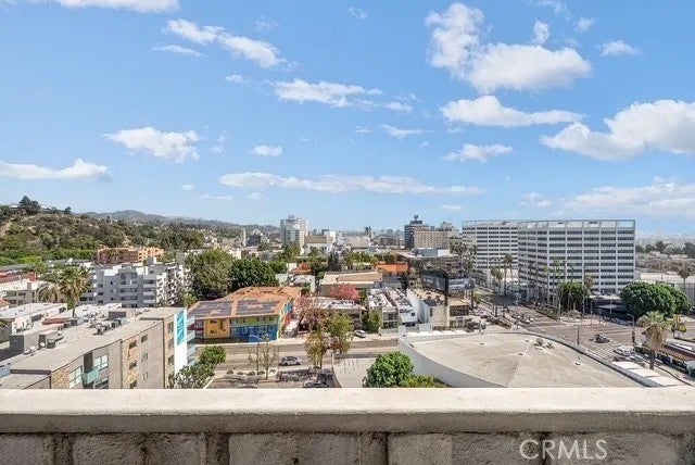 7135 Hollywood 1010