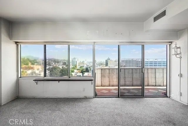7135 Hollywood 1010