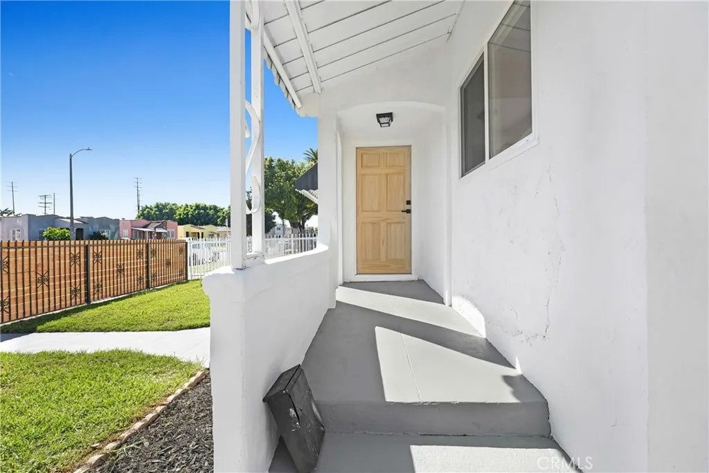 923 E 85th