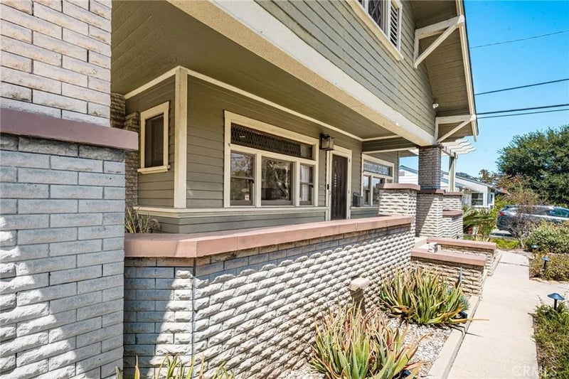 323 E Bixby