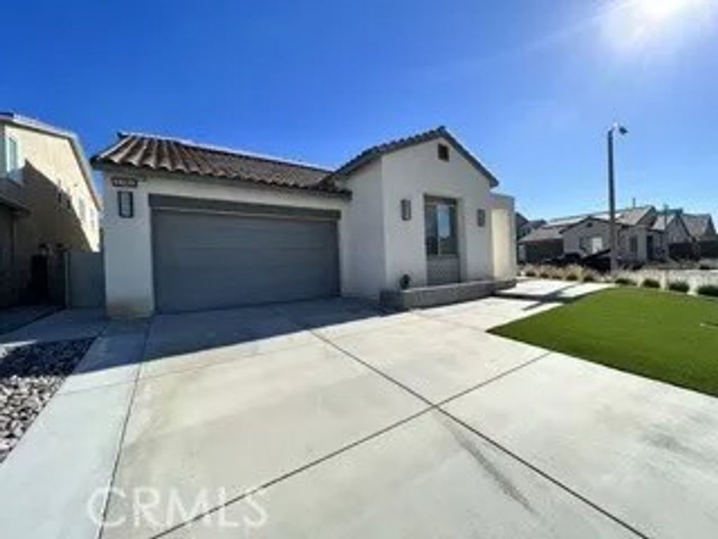Photo of 30960 Falling Star Pl, Murrieta, CA 92563 (MLS # SW26014092)
