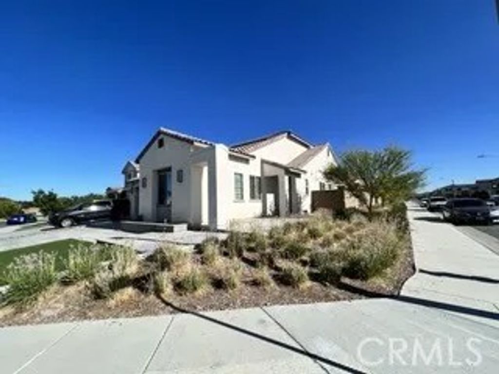 Photo of 30960 Falling Star Pl, Murrieta, CA 92563 (MLS # SW26014092)