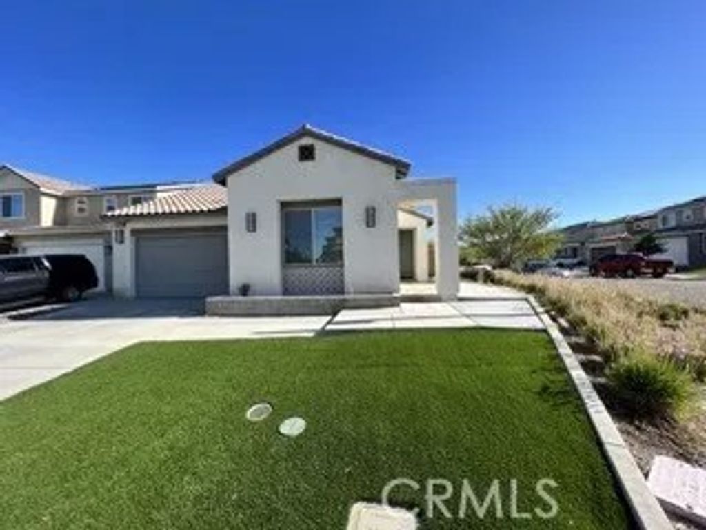 Photo of 30960 Falling Star Pl, Murrieta, CA 92563 (MLS # SW26014092)