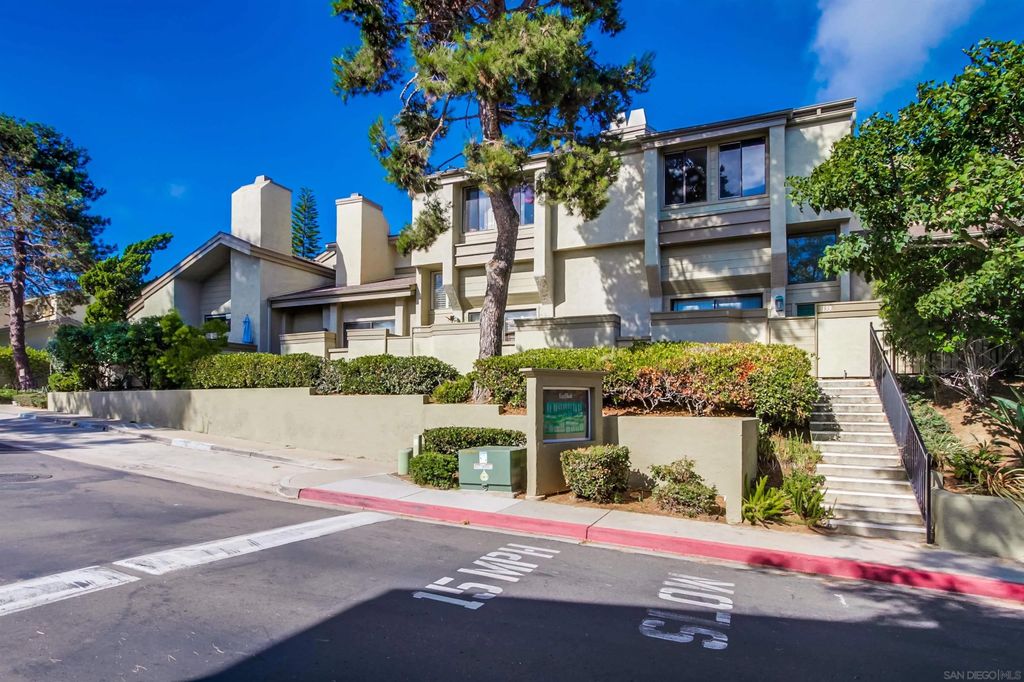Photo of 3324 Caminito Eastbluff #161, La Jolla, CA 92037 (MLS # 250042575)