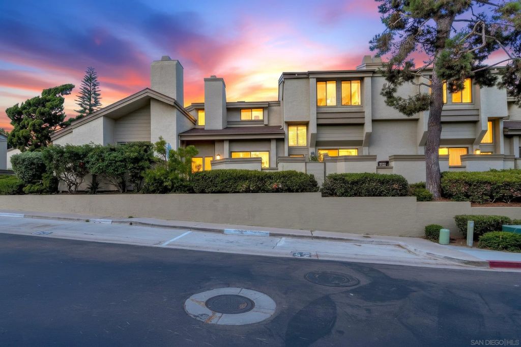 Photo of 3324 Caminito Eastbluff #161, La Jolla, CA 92037 (MLS # 250042575)