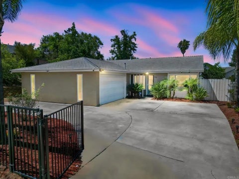 Photo of 1161 N Rose St, Escondido, CA 92027 (MLS # NDP2607159)