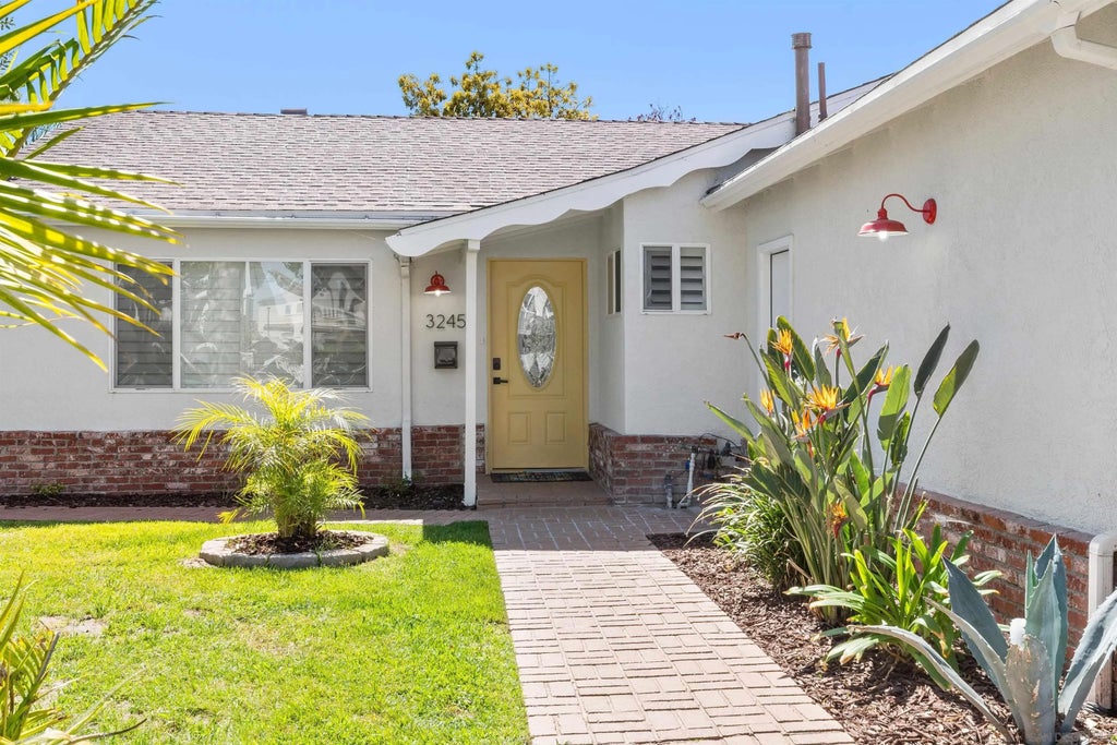 Photo of 3245 Carolyn CIR, Oceanside, CA 92054 (MLS # 260021057)