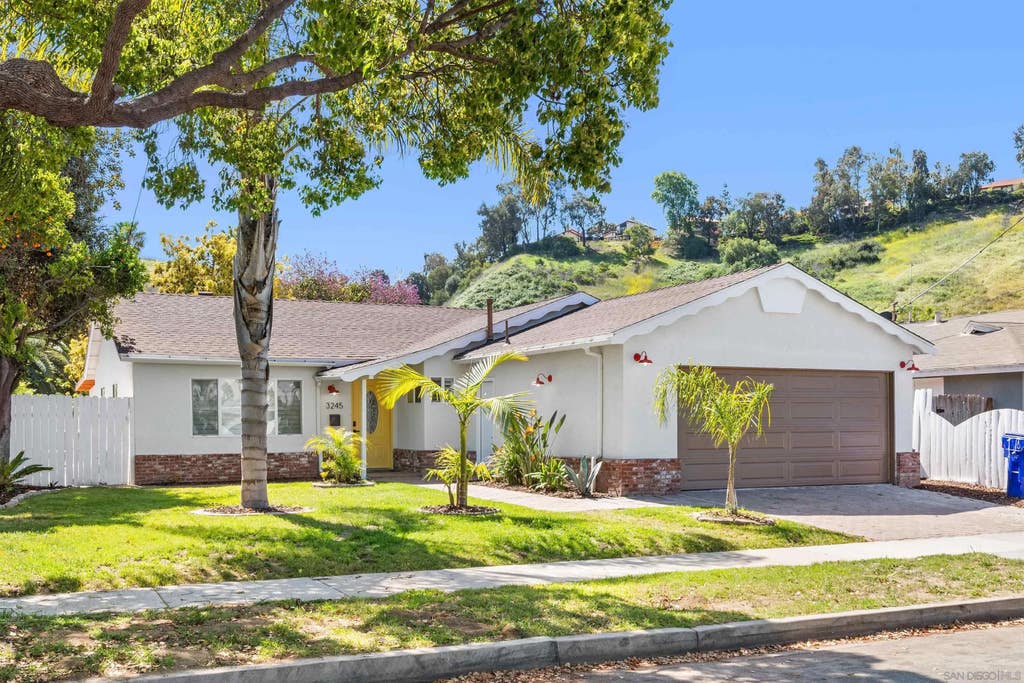 Photo of 3245 Carolyn CIR, Oceanside, CA 92054 (MLS # 260021057)