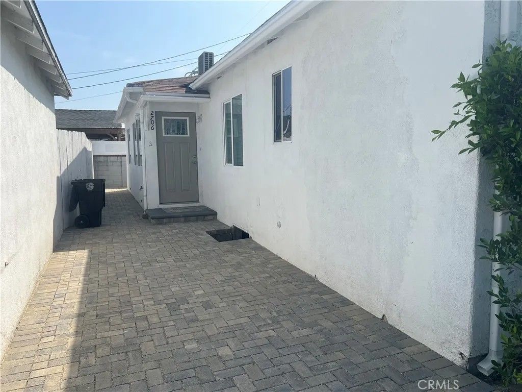 Photo of 2706 Thornton Avenue #B, Burbank, CA 91504 (MLS # BB26063655)