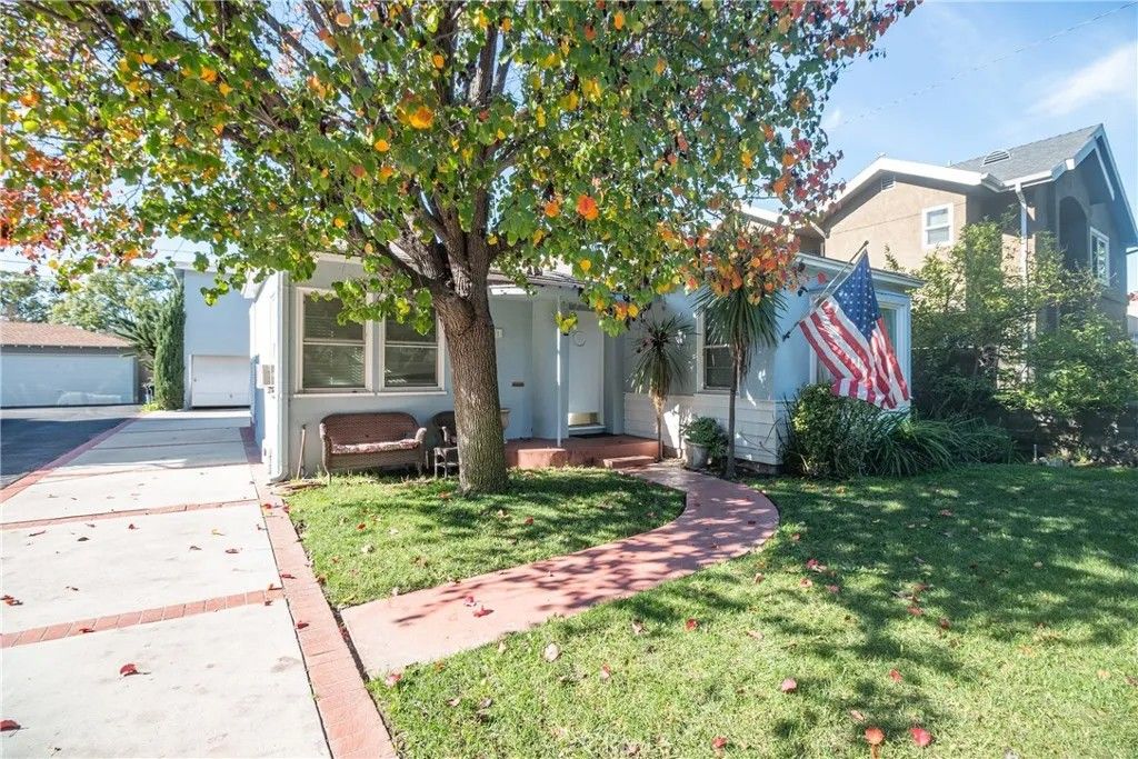 Photo of 121 N Myers St, Burbank, CA 91506 (MLS # BB26018965)