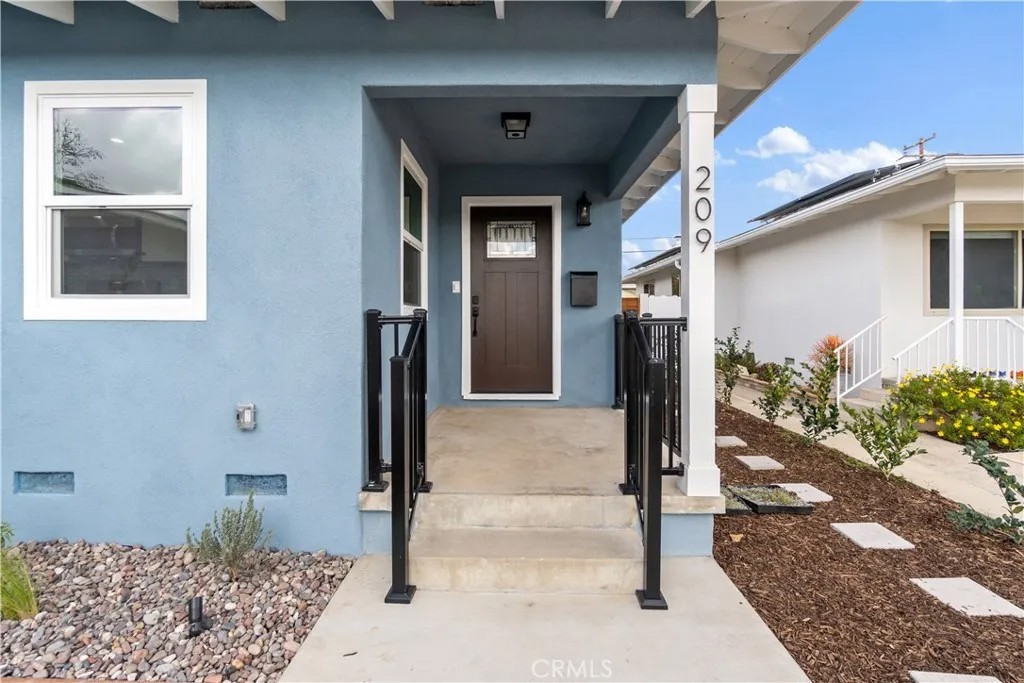 209 E Mayfair
