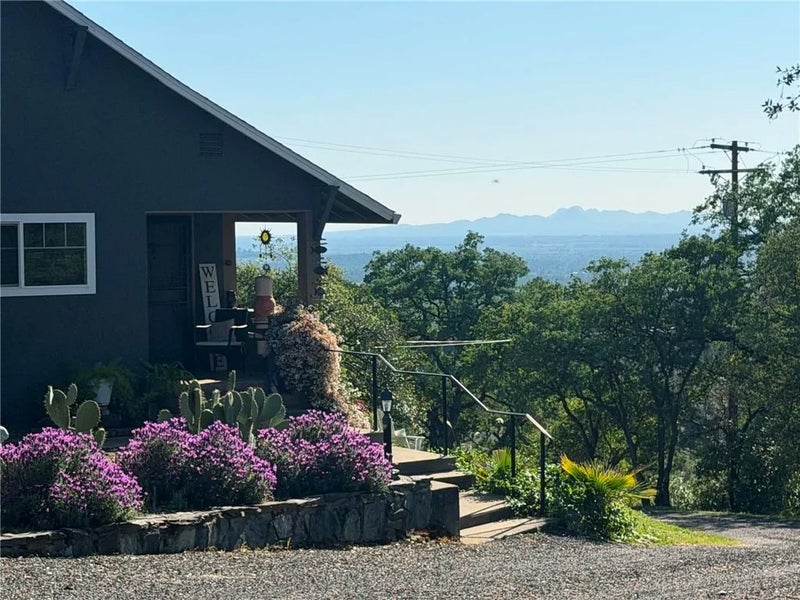 289 Skyline Boulevard