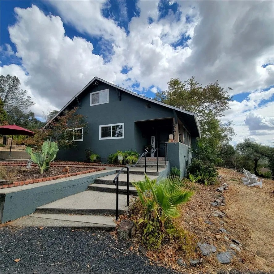 289 Skyline Boulevard