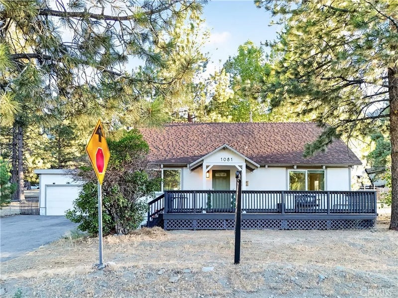 1081 Apple Avenue