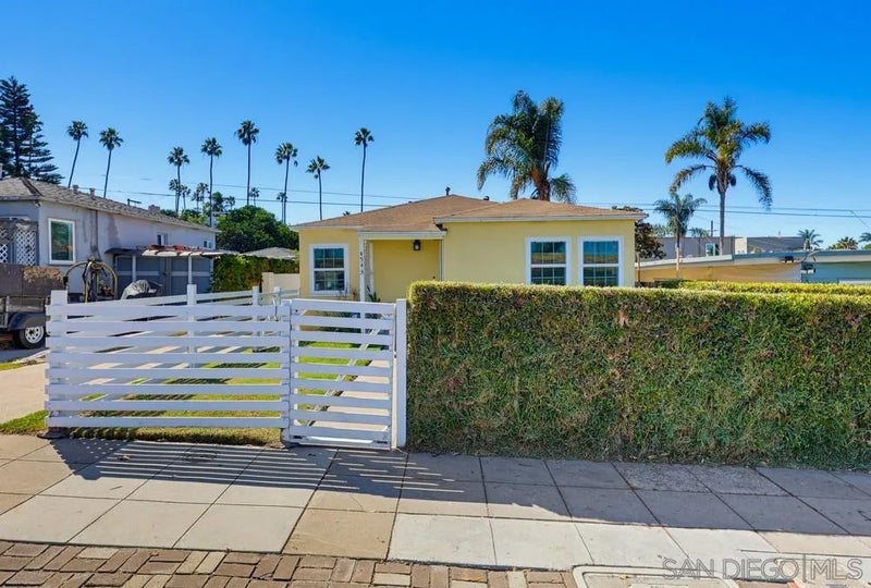 4543 Voltaire St