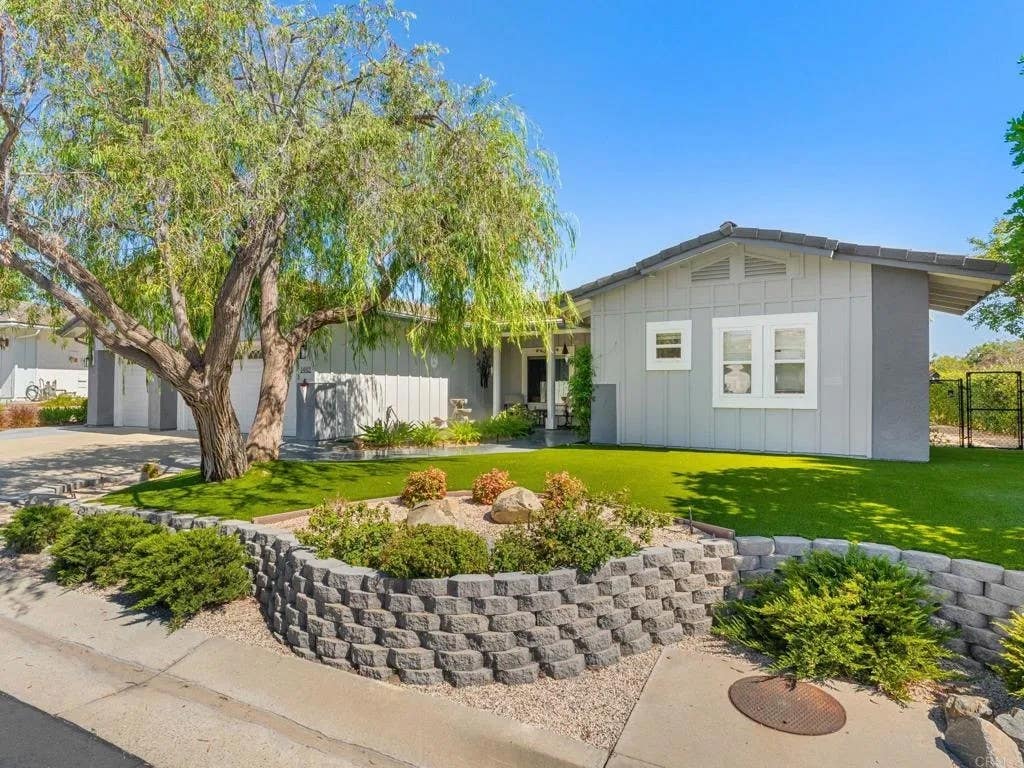Photo of 1482 Eagle Gln, Escondido, CA 92029 (MLS # NDP2607220)