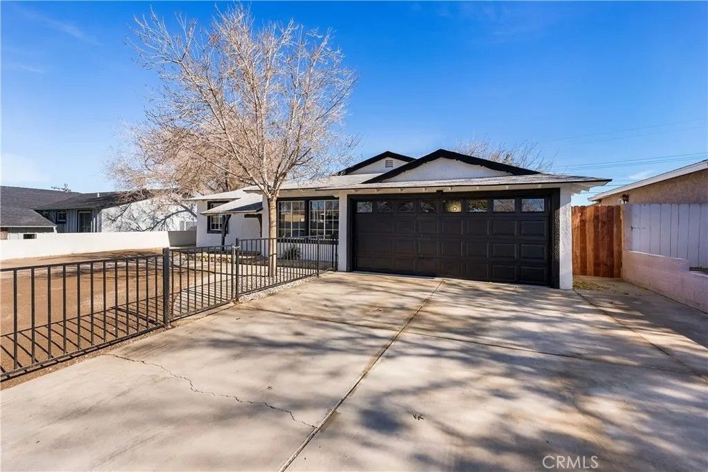 Photo of 37410 Larkin Avenue, Palmdale, CA 93550 (MLS # SR26005804)