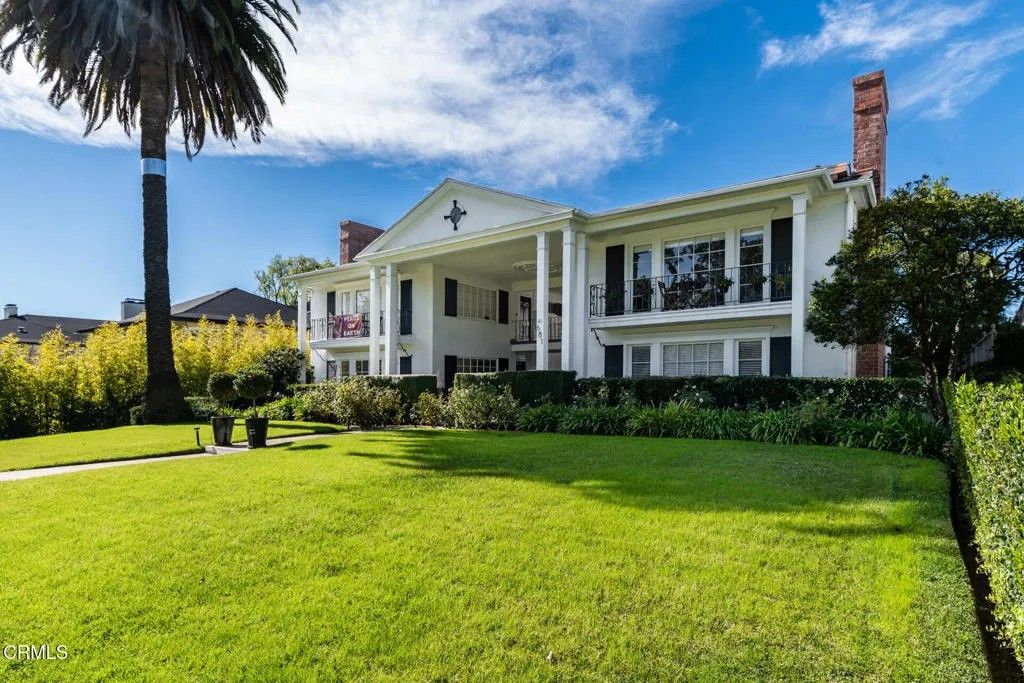 Photo of 681 S Orange Grove Boulevard #1, Pasadena, CA 91105 (MLS # P1-25563)